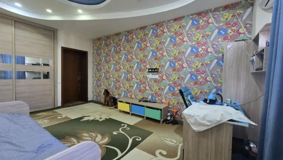 4 xonali kvartira sotiladi − 195 m²