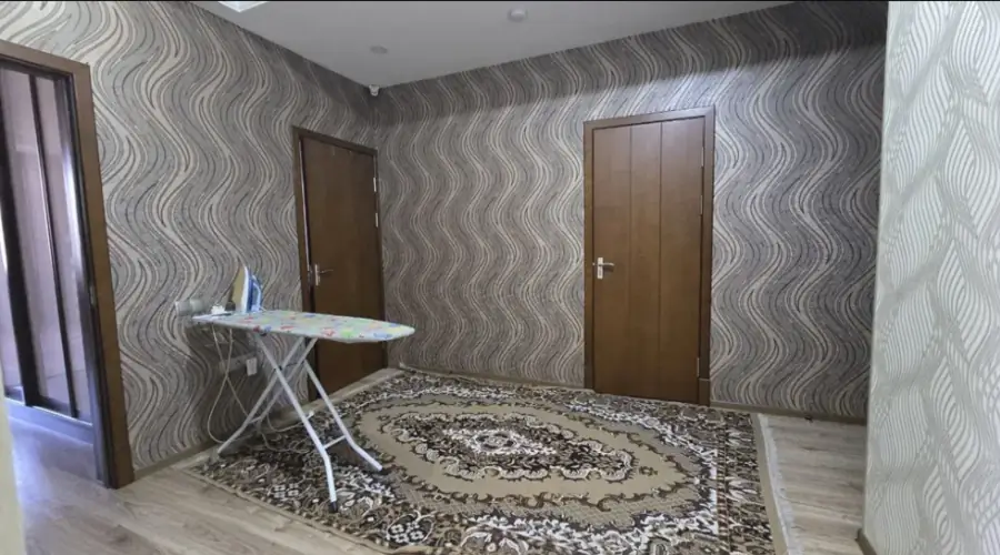 4 xonali kvartira sotiladi − 195 m²