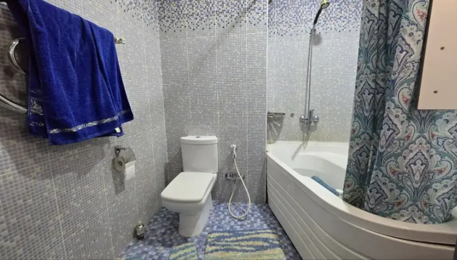 4 xonali kvartira sotiladi − 195 m²