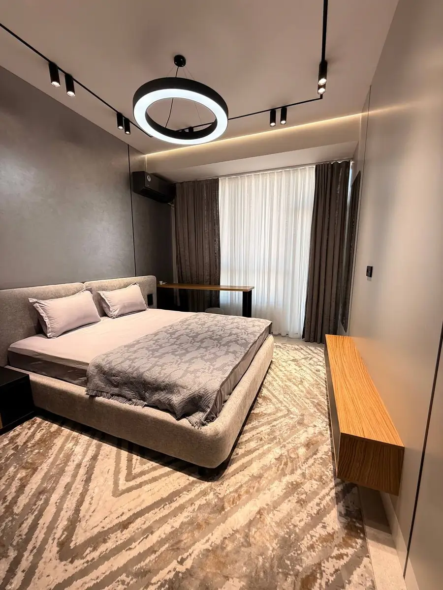 Сдается 2-комнатная квартира − 60 м²