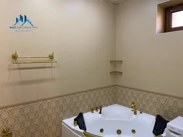 4-комнатная квартира − 183 м², 3/7 этаж