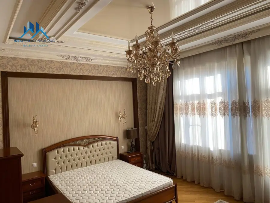 4-комнатная квартира − 183 м², 3/7 этаж