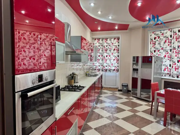 3-комнатная квартира − 190 м², 2/8 этаж