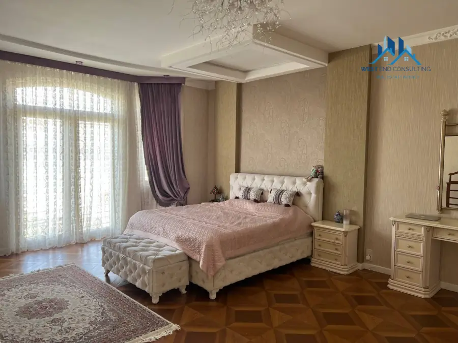 2 qavatli uy − 250 m², 4 sot. 