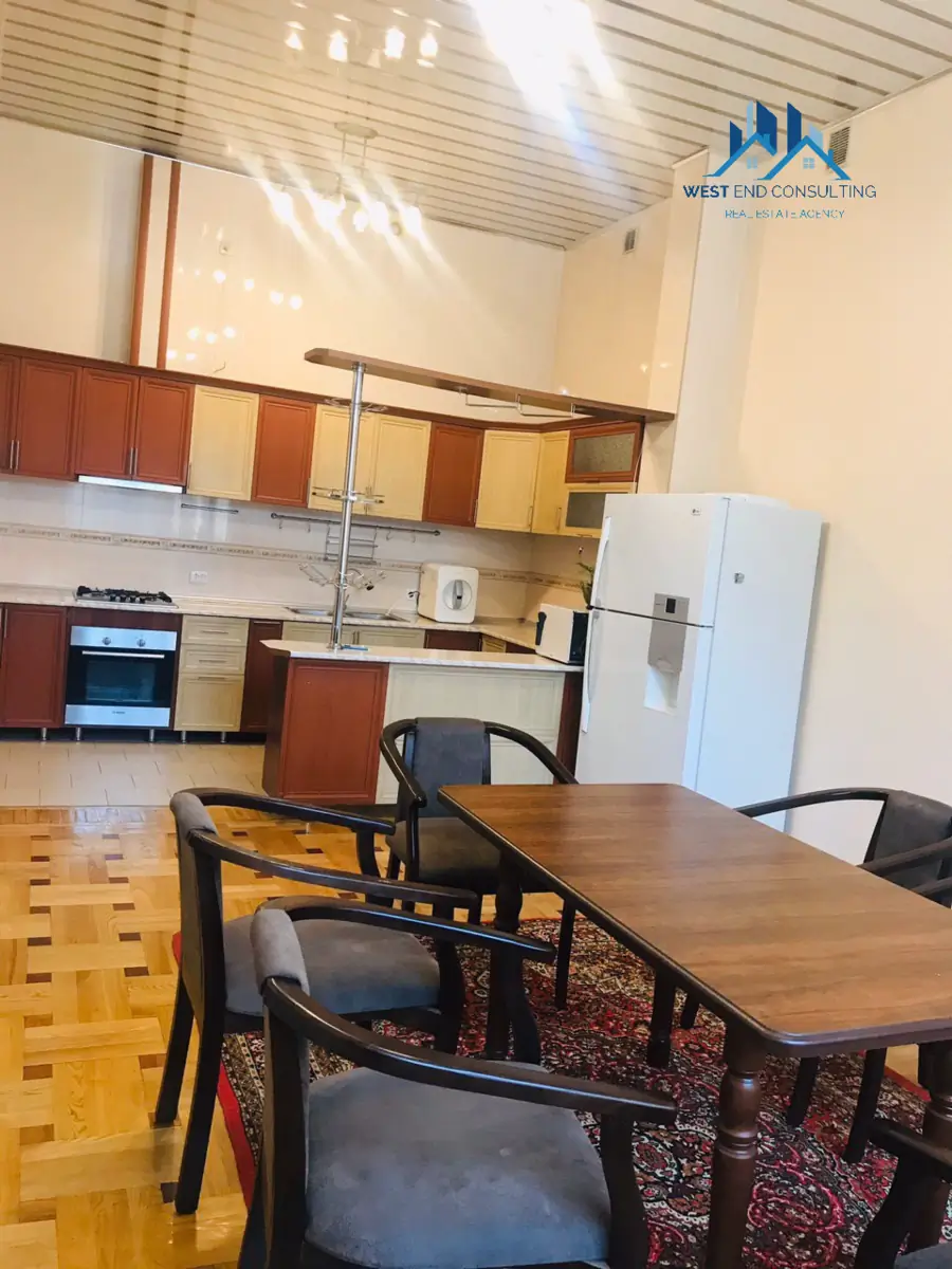 2 qavatli uy − 320 m², 4 sot. 