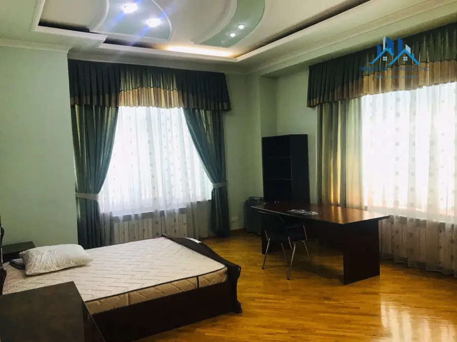 Ijaraga 2 qavatli uy − 320 m²