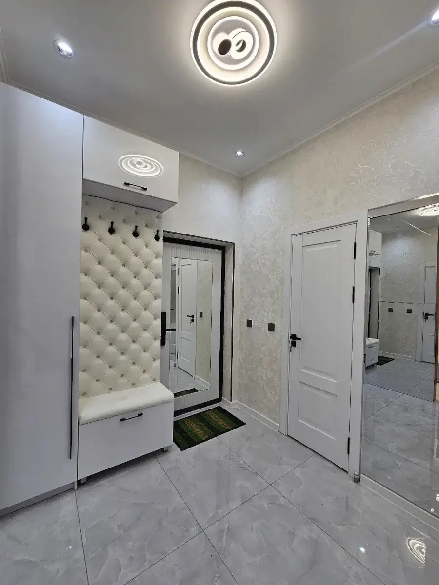 Продается 2-комнатная квартира − 52 м²