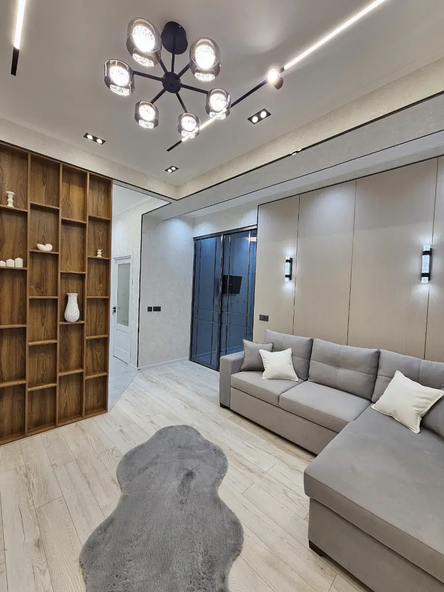 Продается 2-комнатная квартира − 52 м²