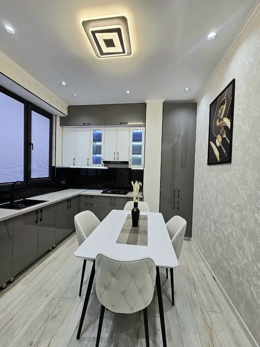 Продается 2-комнатная квартира − 52 м²