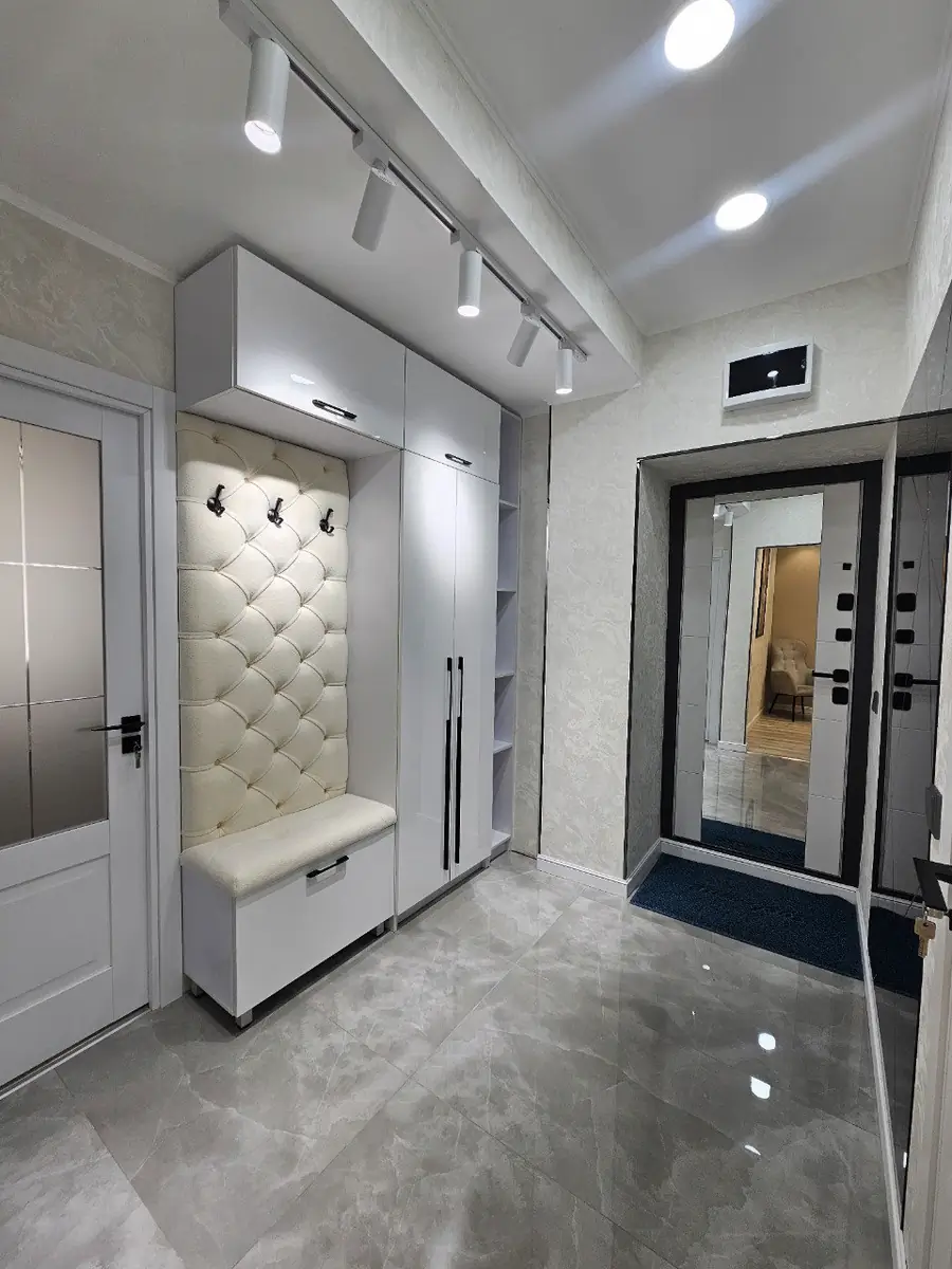 3 xonali kvartira sotiladi − 70 m²