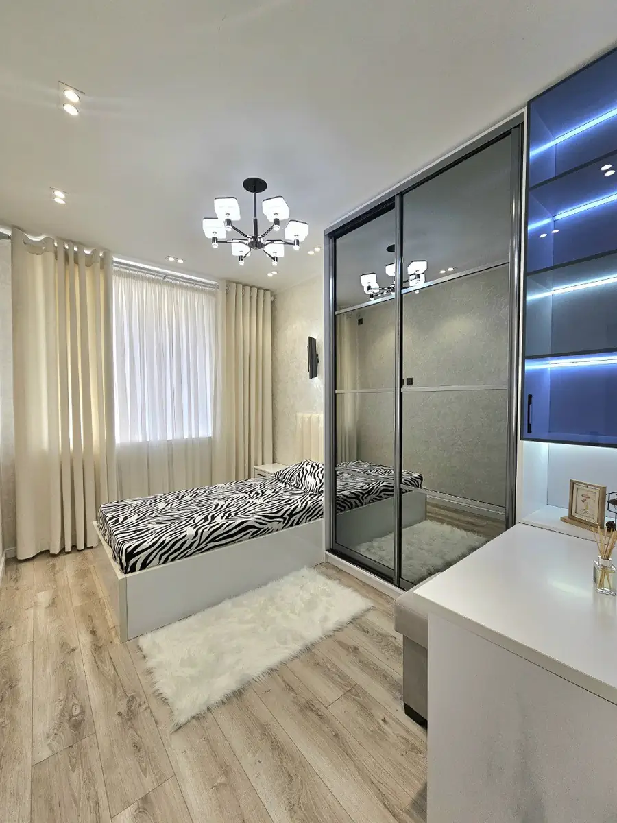 3 xonali kvartira sotiladi − 70 m²