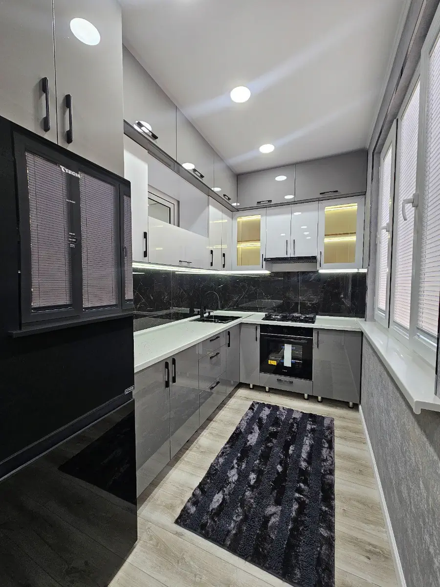 3 xonali kvartira sotiladi − 70 m²