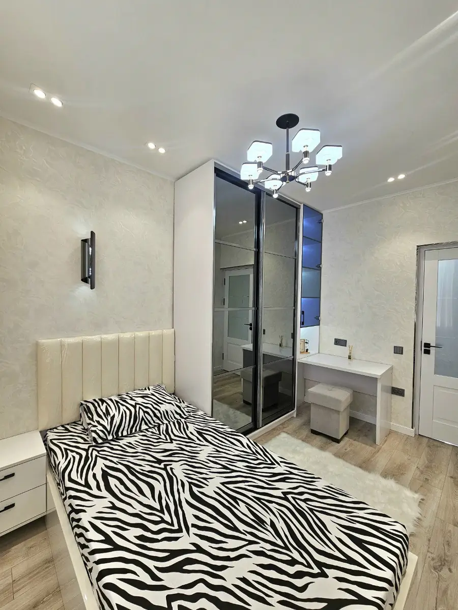 3 xonali kvartira sotiladi − 70 m²