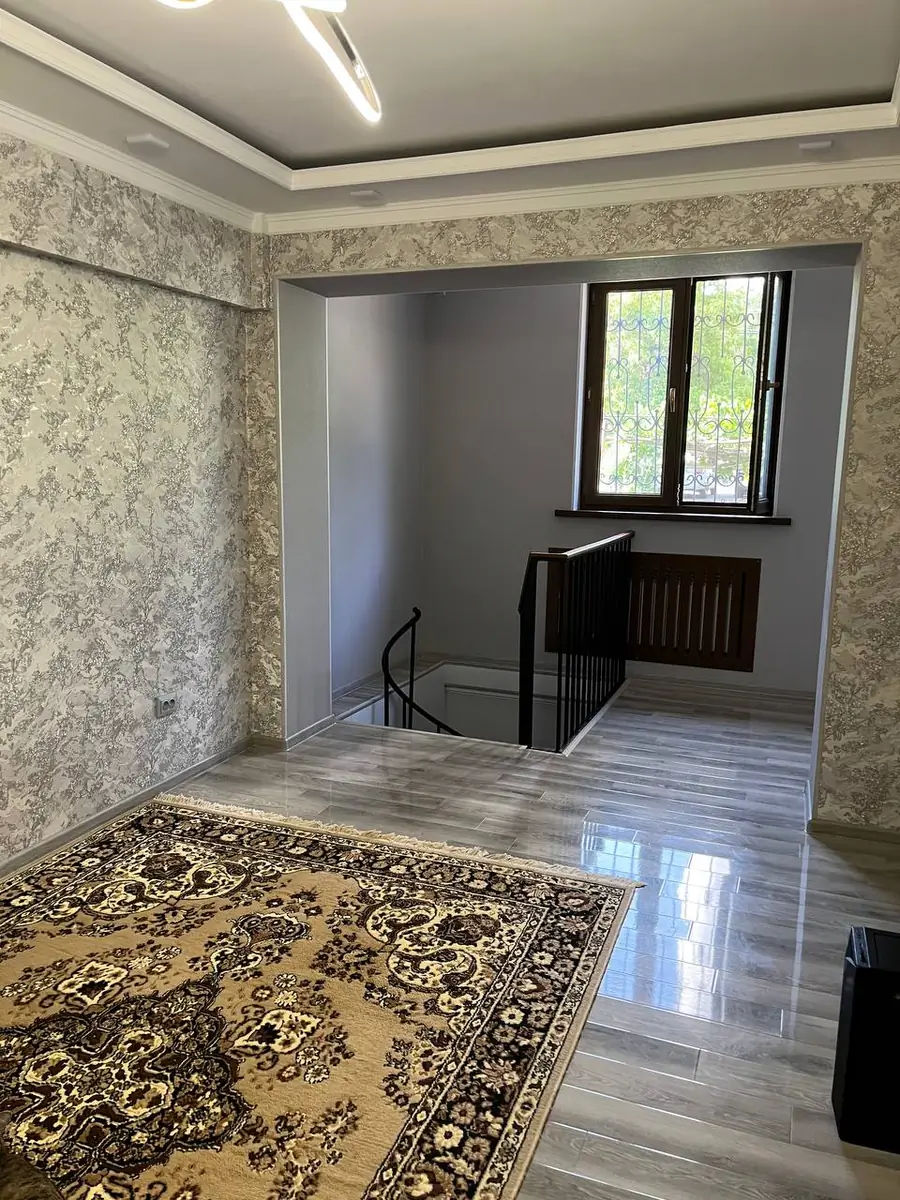 2-комнатная квартира − 53 м², 1/4 этаж