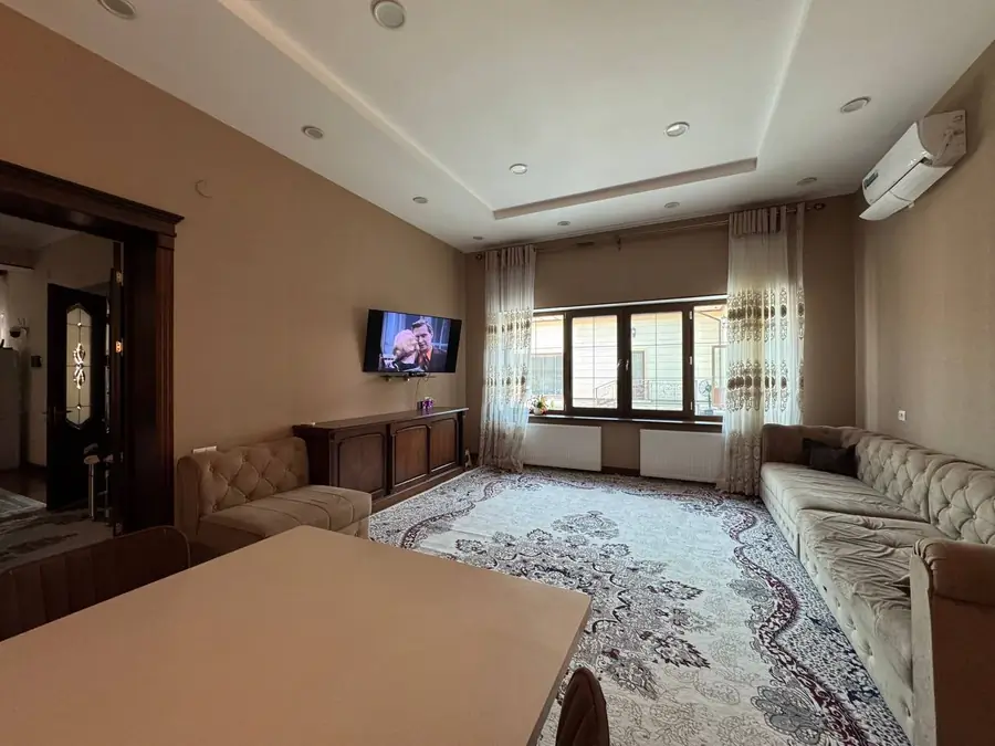 4 qavatli uy sotiladi − 1400 m²