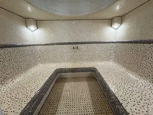 4-этажный дом − 1400 м², 18 сот.