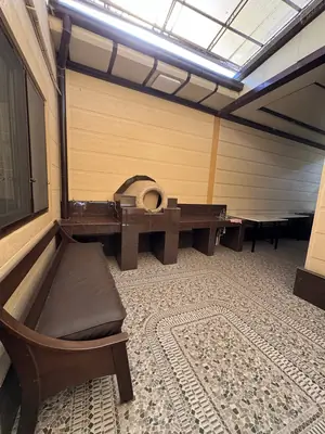 4-этажный дом − 1400 м², 18 сот.