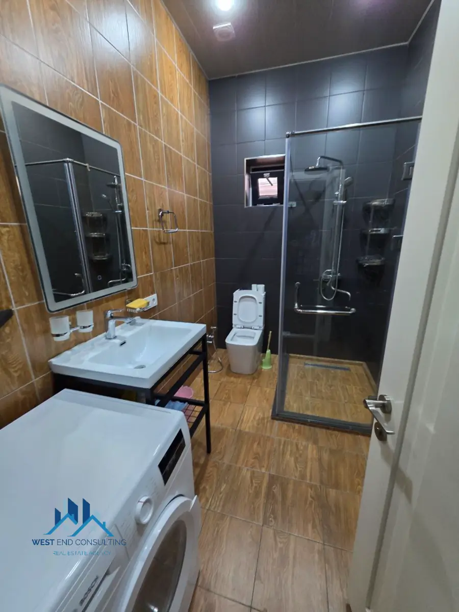 3 qavatli uy − 450 m², 4 sot. 