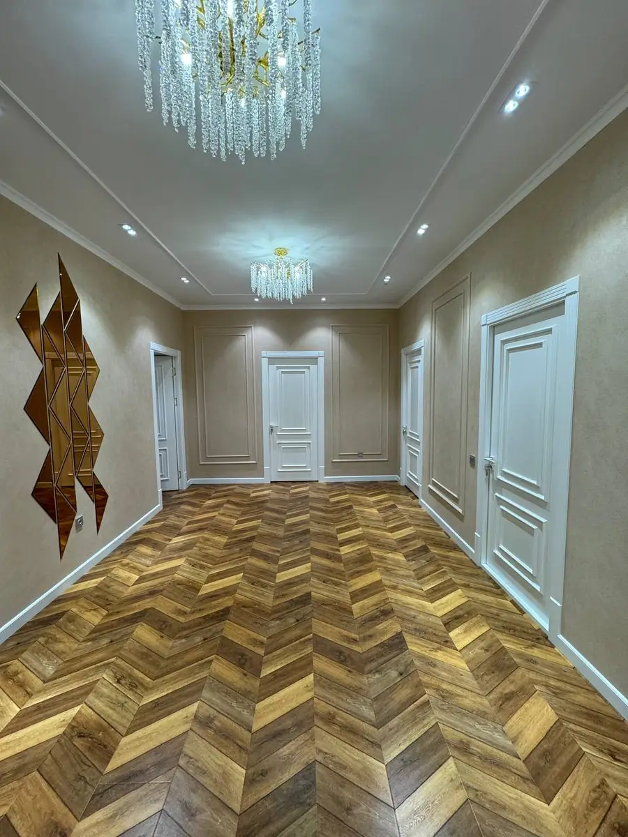 Продается 2-этажный дом − 480 м²