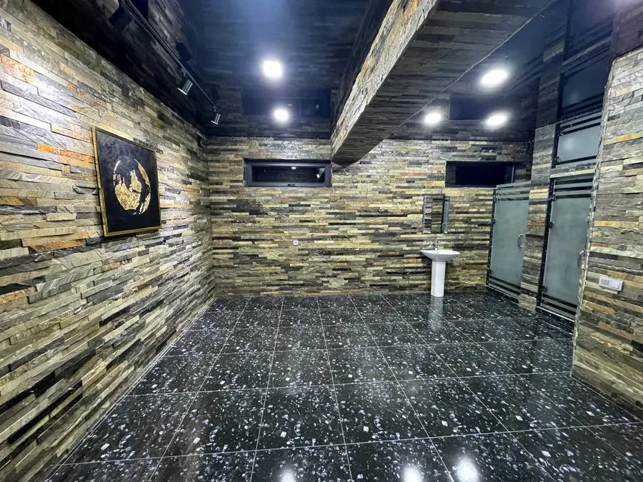 Продается 2-этажный дом − 480 м²