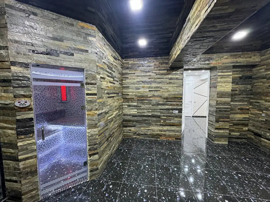 Продается 2-этажный дом − 480 м²