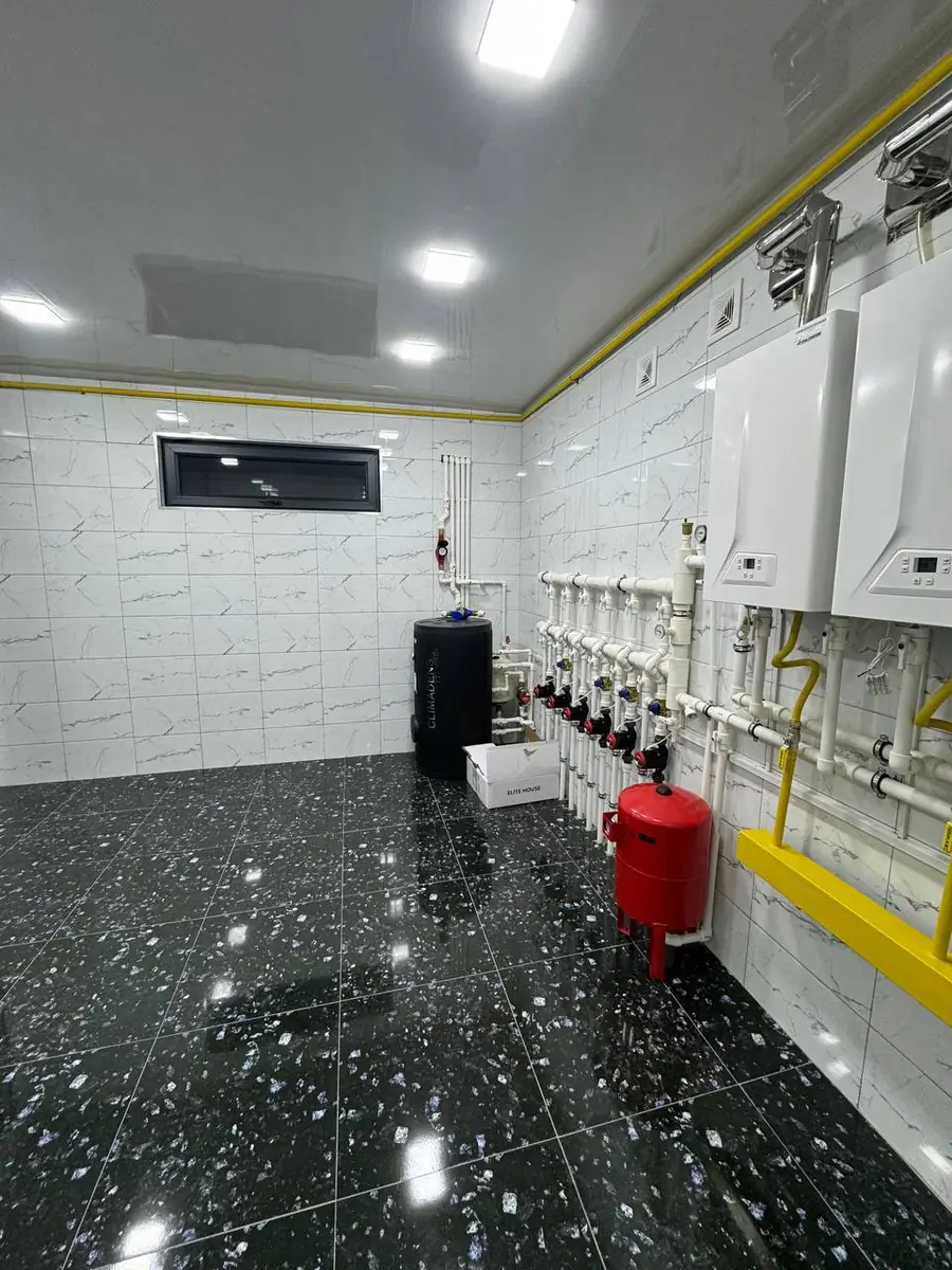 Продается 2-этажный дом − 480 м²