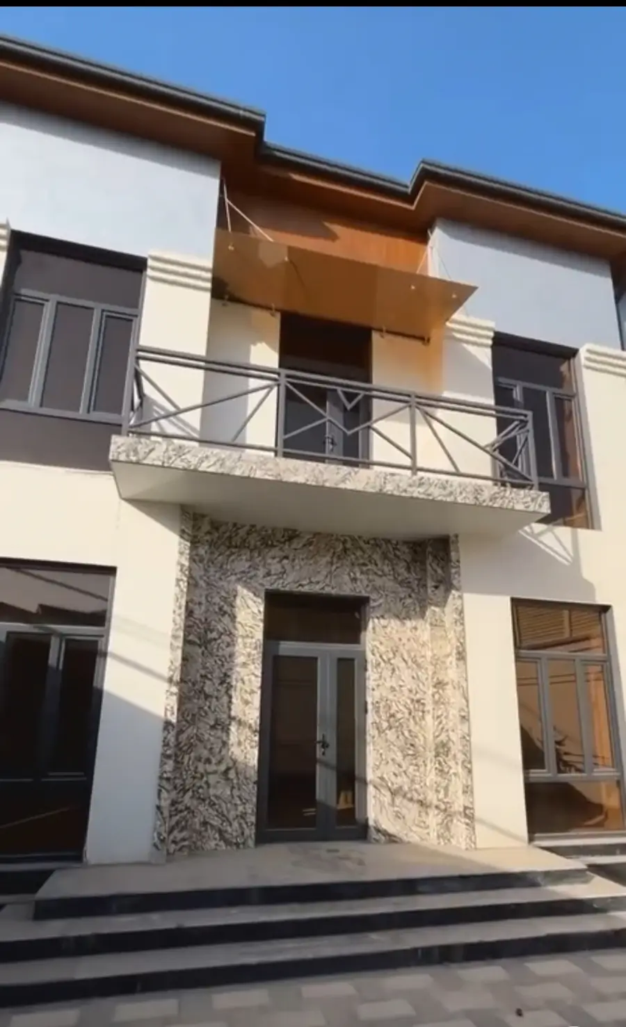 2-этажный дом − 200 м², 2 сот.