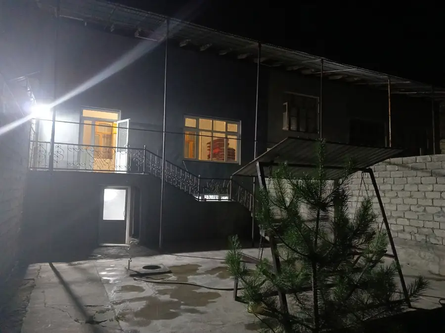 2-этажный дом − 2500 м², 2.5 сот.