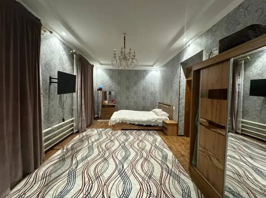 2-этажный дом − 2500 м², 2.5 сот.