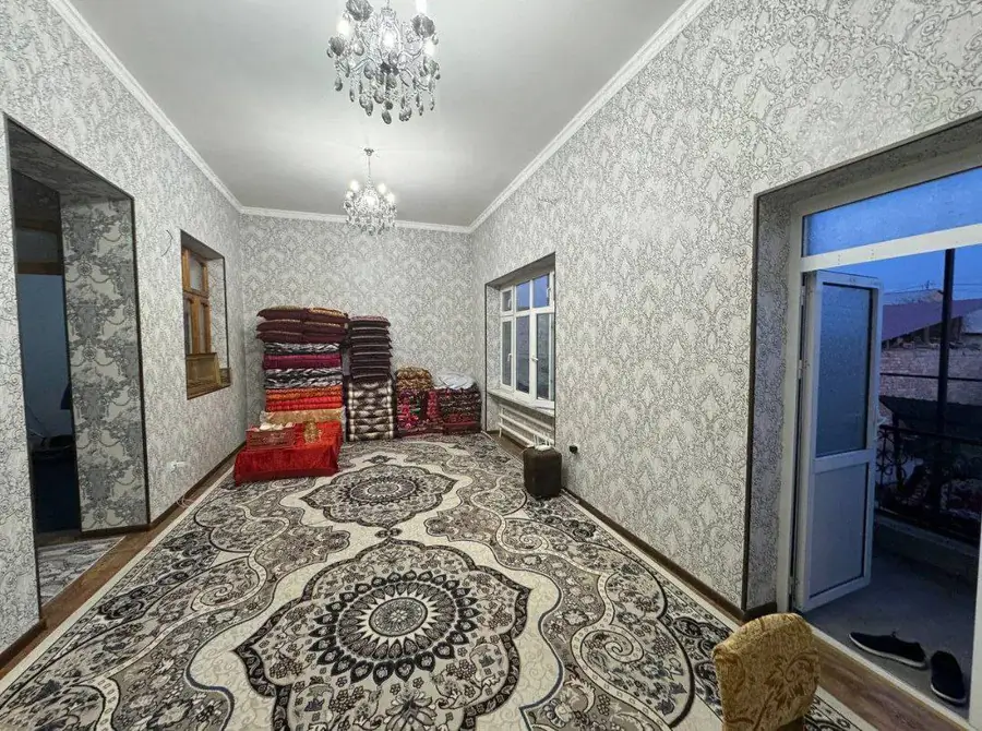 2-этажный дом − 2500 м², 2.5 сот.