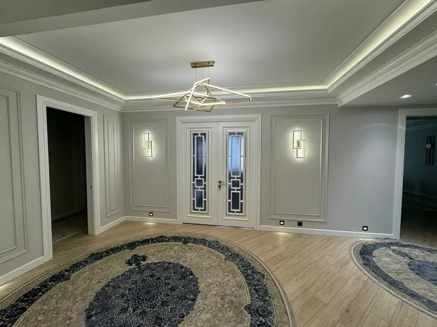 Продается 3-комнатная квартира − 150 м²