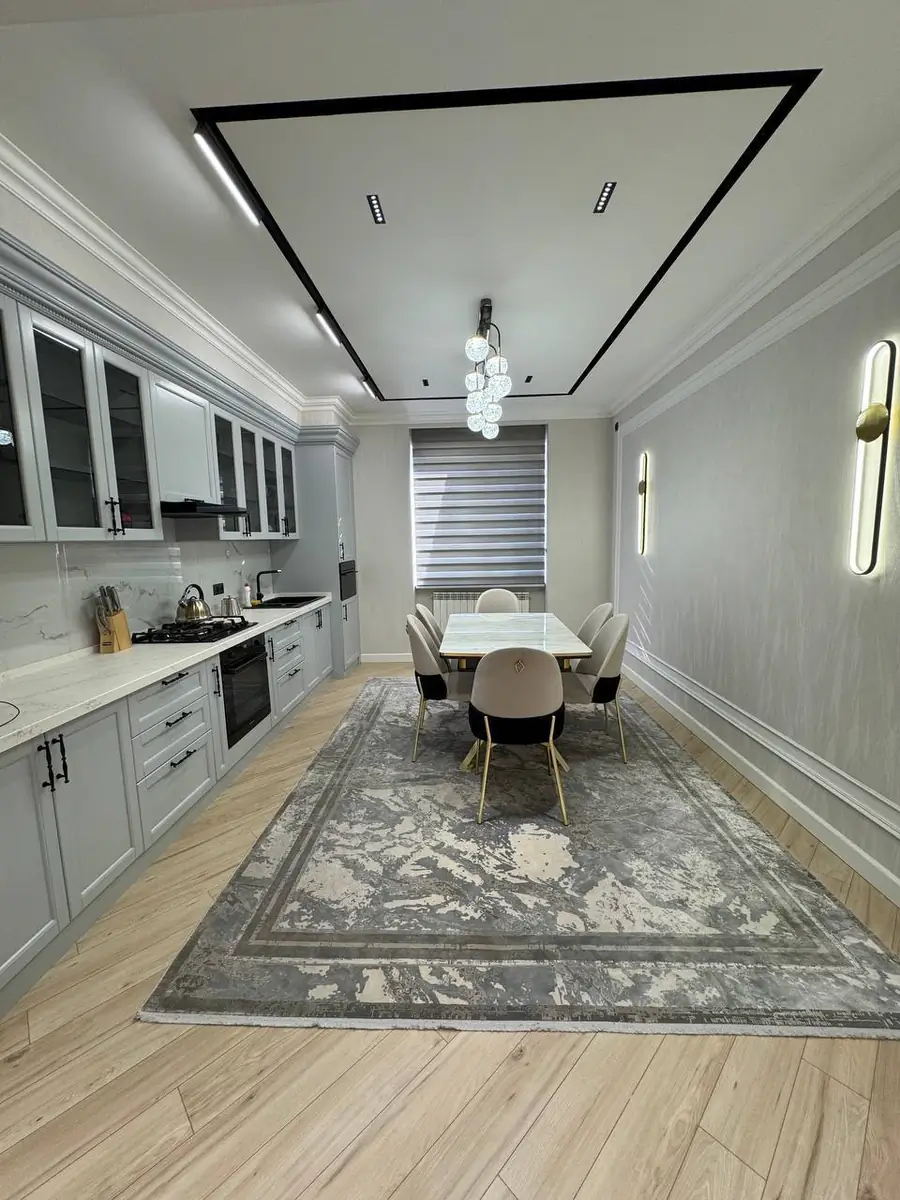 Продается 3-комнатная квартира − 150 м²