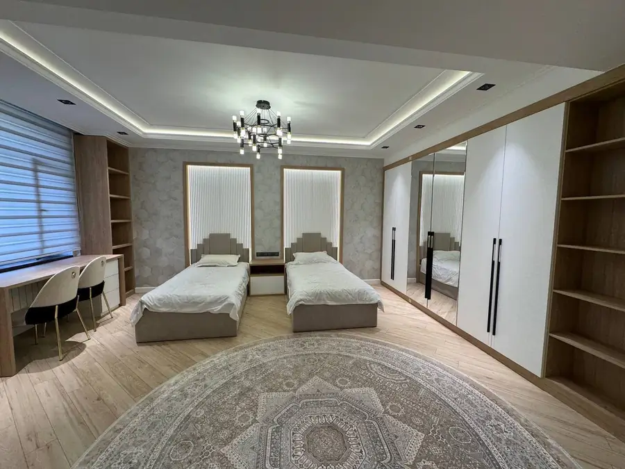 Продается 3-комнатная квартира − 150 м²