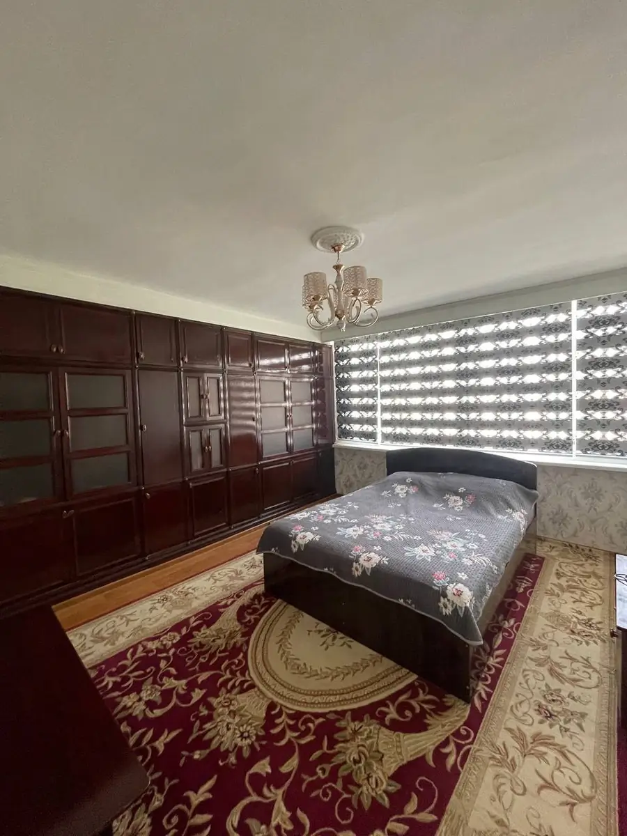 4 xonali kvartira sotiladi − 100 m²