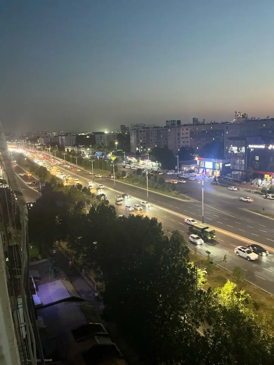 4 xonali kvartira sotiladi − 100 m²