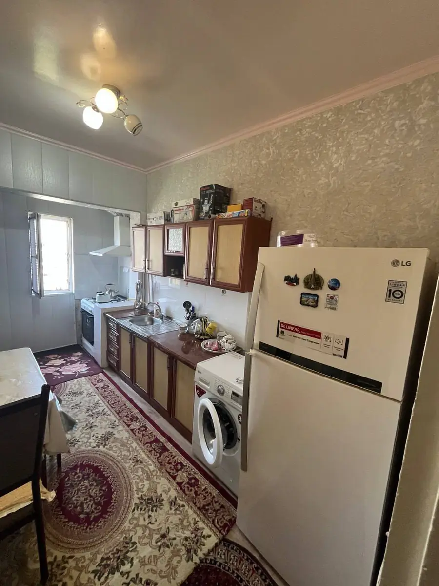 4 xonali kvartira sotiladi − 100 m²