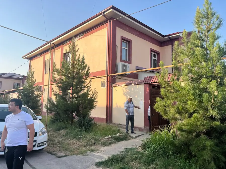 2-этажный дом − 220 м², 4 сот.