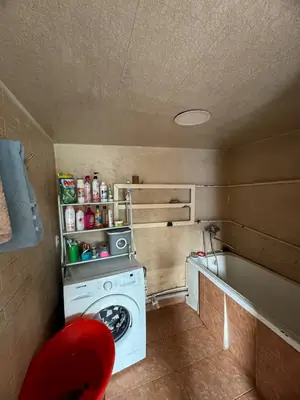 1-этажный дом − 1600 м², 16 сот.