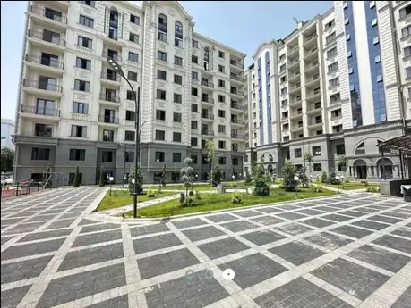 3 xonali kvartira sotiladi − 111 m²