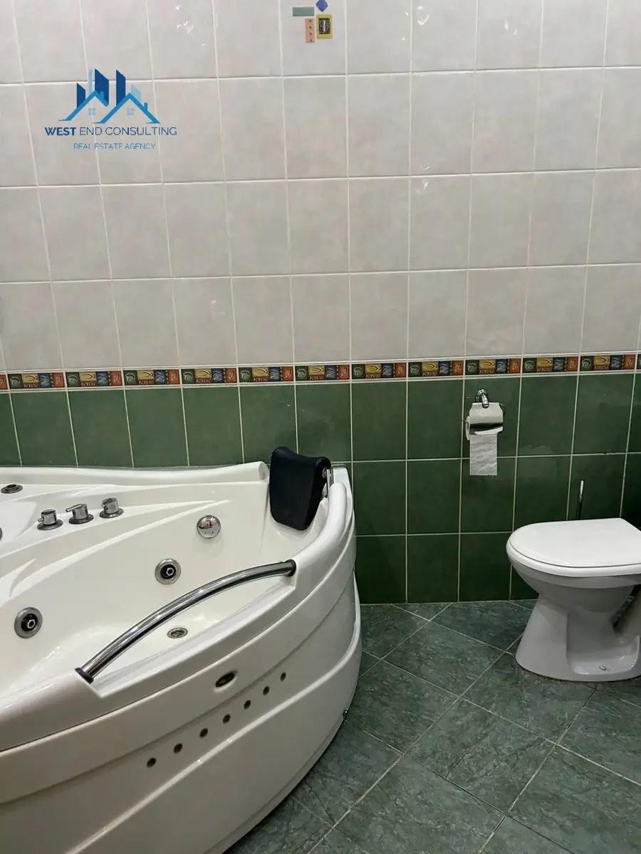 2 qavatli uy − 240 m², 3 sot. 