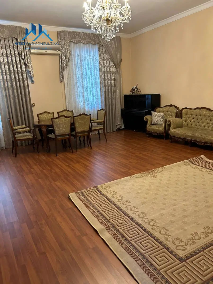 2 qavatli uy − 240 m², 3 sot. 