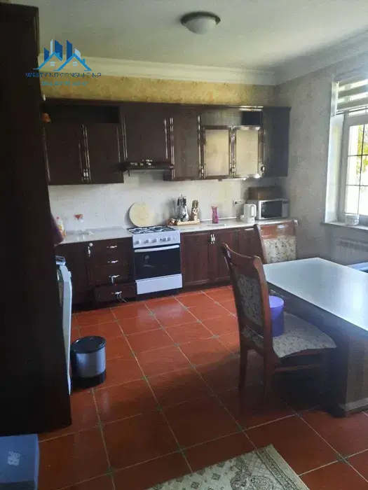 2 qavatli uy − 600 m², 5 sot. 