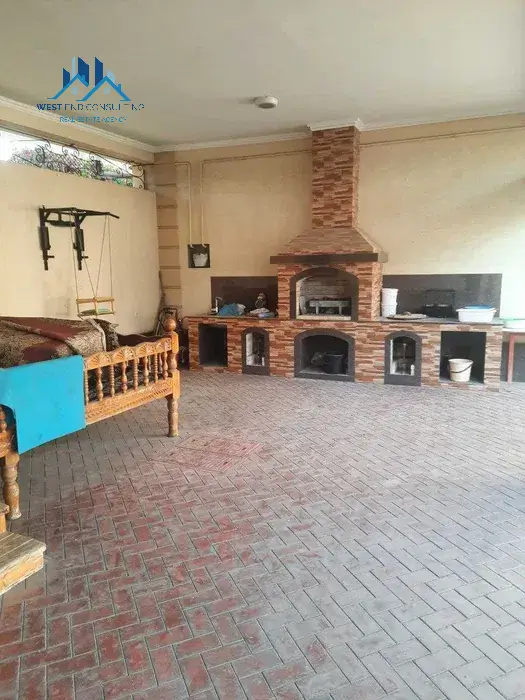 2 qavatli uy − 600 m², 5 sot. 