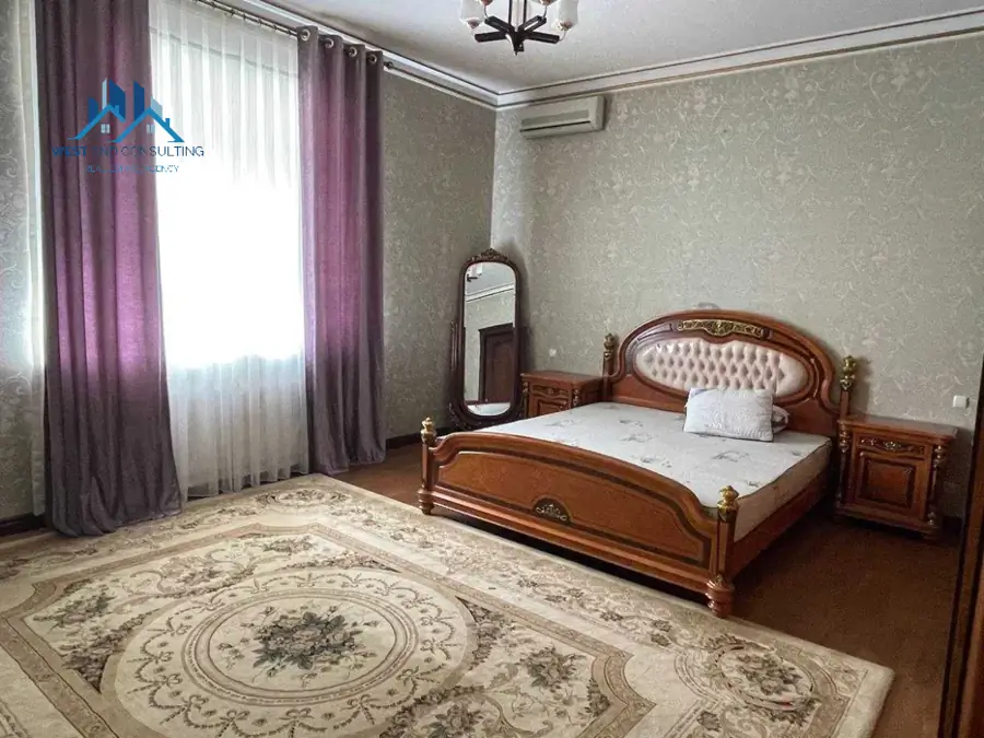 3 qavatli uy − 520 m², 8 sot. 