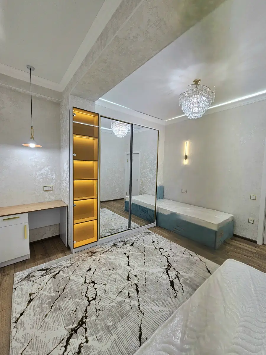 3 xonali kvartira sotiladi − 75 m²