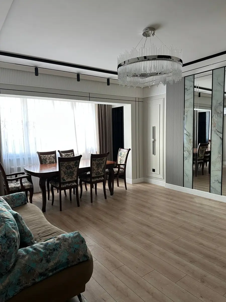 Сдается 4-комнатная квартира − 89 м²