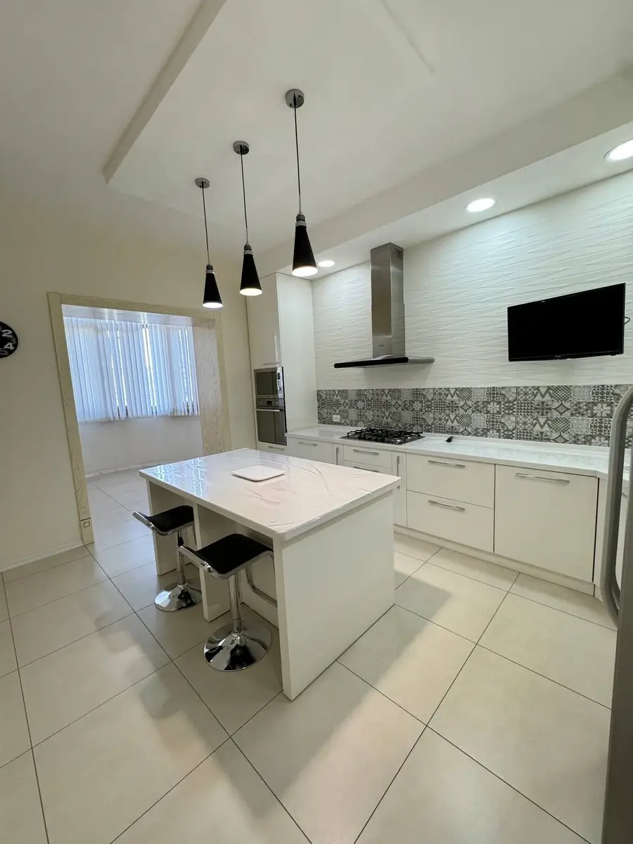 Ijaraga 3 xonali kvartira − 125 m²