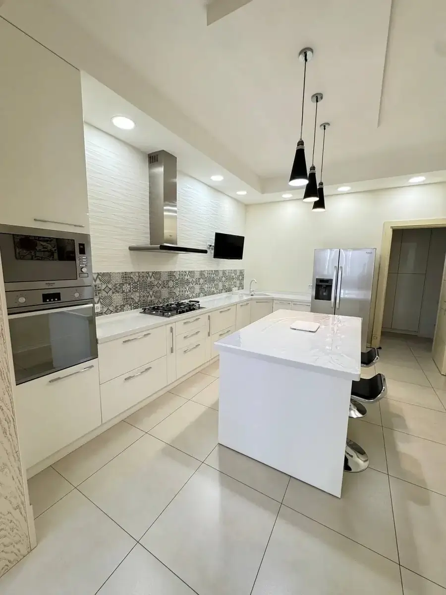 Ijaraga 3 xonali kvartira − 125 m²