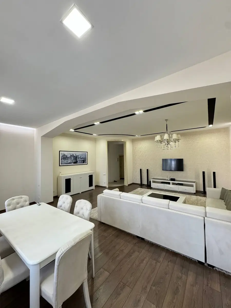 Ijaraga 3 xonali kvartira − 125 m²