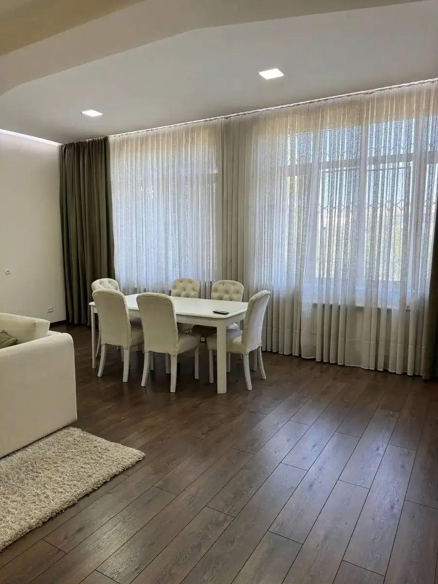 3 xonali kvartira − 125 m², 2/4 qavat